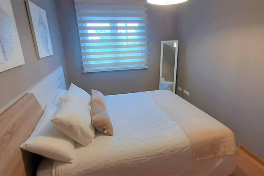 Apartamento Playa Foz Con Piscina Y Parking 010 Apartman Kültér fotó